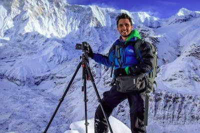 O montanhista brasileiro Edson Vandeira, de 36 anos, foi enterrado em frente ao Nevado Artesonraju, no Peru. Ele morreu durante uma escalada na montanha. O corpo dele havia sido localizado no dia 22/6 após três semanas de desaparecimento. O FLIPAR mostrou e republica para quem não viu.  -  (crédito: Reprodução/Redes Sociais)