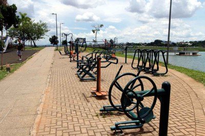 Com potencial para ganhar mais estrutura e se tornar um dos novos pontos de referência, área no entorno do vertedouro deve integrar o projeto Orla Viva, que também prevê mais segurança -  (crédito: Jair Amaral/EM/D.A Press)