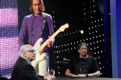 O apresentador Ricardo Carlini ouviu do cantor e guitarrista Cláudio Venturini histórias de bastidores da carreira do 14 Bis  -  (crédito: alexandre guzanshe/em/d.a.press)