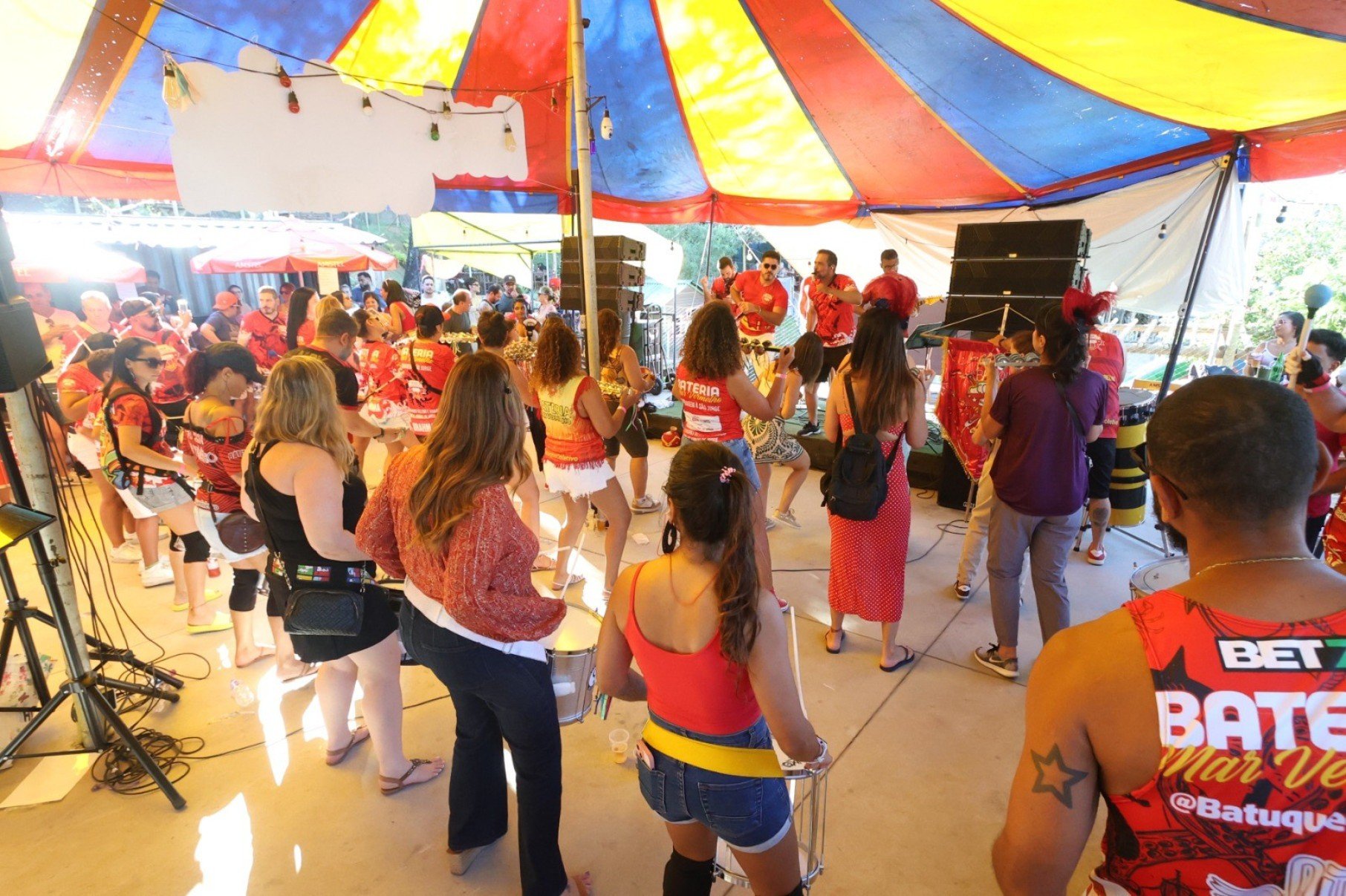 Batuque Coletivo faz homenagem a Lo Borges no Recanto Buri, no bairro Buritis