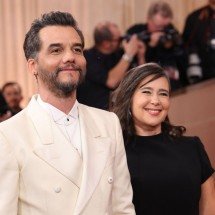 Wagner Moura fala de política no tapete vermelho do Globo de Ouro - Michael Tran/AFP