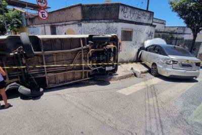 A Polícia Civil foi acionada para fazer os trabalhos de perícia no local do acidente -  (crédito: CBMMG/Divulgação )