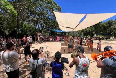 Bloco Batiza faz ensaio aberto no Parque do Palácio, no bairro Mangabeiras, neste domingo (11/1) -  (crédito: Edésio Ferreira/EM/D.A. Press)