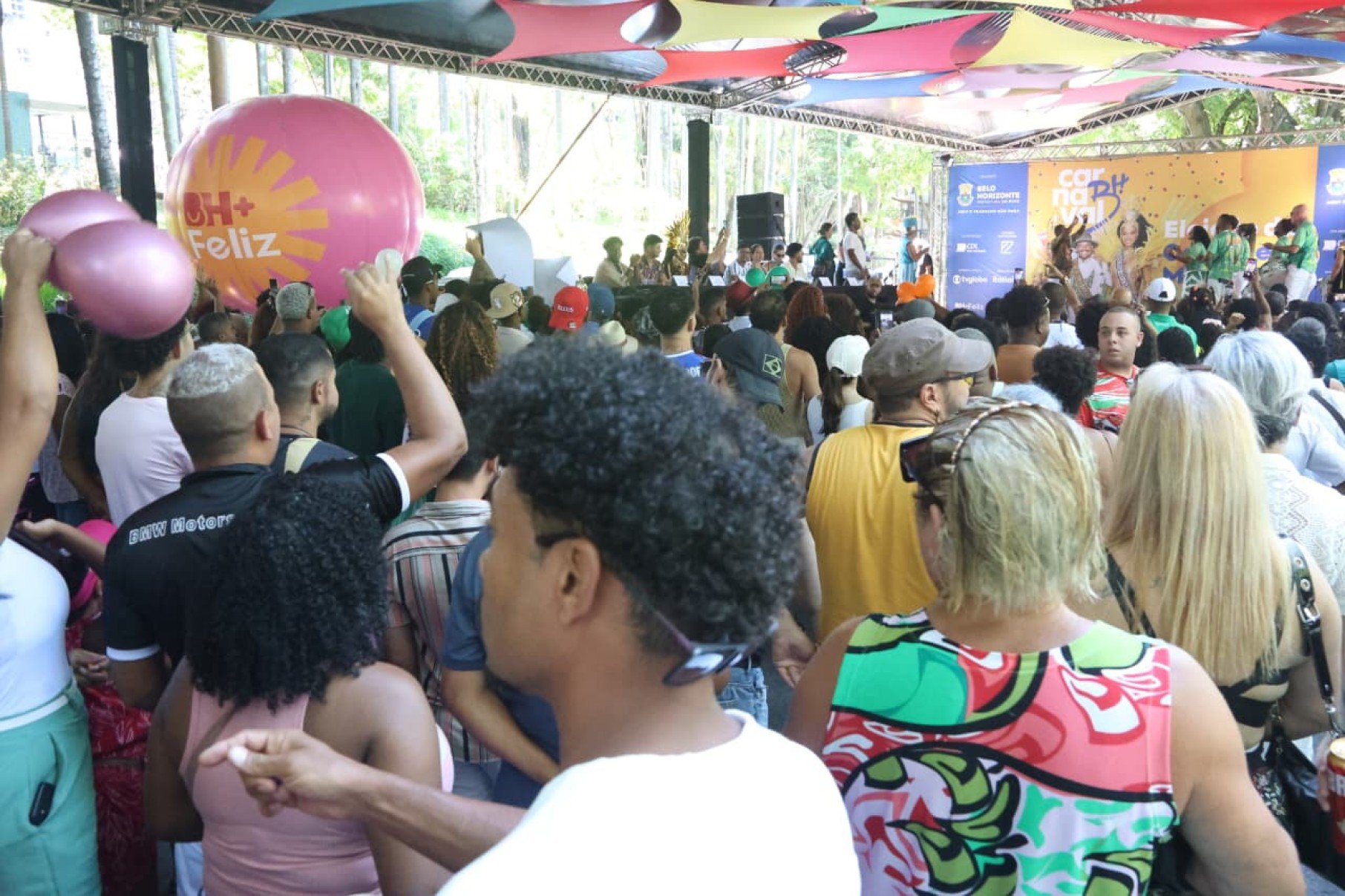 Corte Real Momesca de Belo Horizonte desempenha o papel de representante oficial do carnaval da cidade