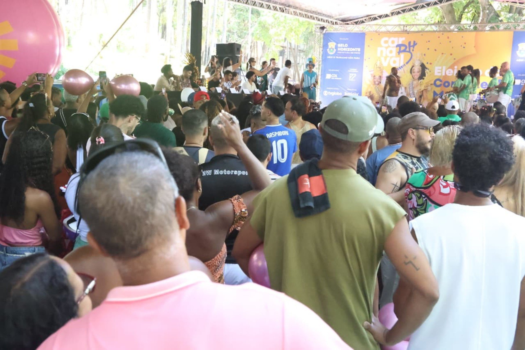 Corte Real Momesca de Belo Horizonte desempenha o papel de representante oficial do carnaval da cidade