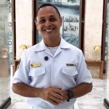 Uniforme da Marinha: simplicidade e disciplina por trás da aparência impecável - Reprodução de vídeo da Rede Social Marinhaoficial