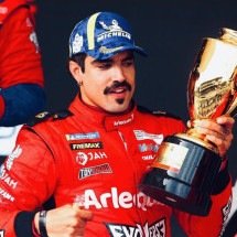 Famosos do entretenimento que também são (ou foram) pilotos - Instagram @caiocastro