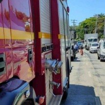 Jovem motociclista sobrevive após ser atropelada por carro e caminhão em MG - Divulgação/Corpo de Bombeiros
