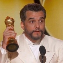 Vitória de O agente secreto no Globo de Ouro é celebrada por governistas - Golden Globes / Reprodução