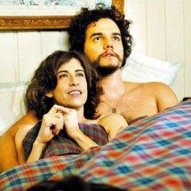 Wagner Moura e Fernanda Torres, vencedores do Globo de Ouro, atuaram juntos - Reprodução