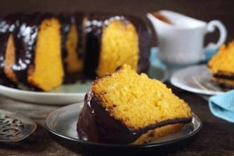 Você está fazendo bolo de cenoura com chocolate errado? A versão prática que simplifica tudo