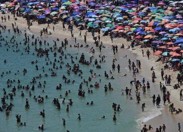 Rio de Janeiro registrou recorde de turistas estrangeiros nas festas de fim de ano -  (crédito: TERCIO TEIXEIRA/AFP)