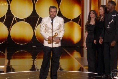 'Esse prêmio vai para aqueles que estão se mantendo fiéis aos seus valores nos momentos difíceis', disse Wagner Moura em seu discurso -  (crédito: Reprodução)