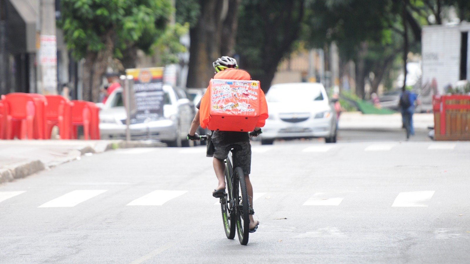 O mercado de delivery exige otimiza&ccedil;&atilde;o constante, como a atua&ccedil;&atilde;o dos entregadores, para manter a lucratividade e competitividade -  (crédito: Leandro Couri/EM/D.A Press)