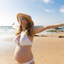 Guia da gestante no verão: sete pontos de cuidado no calor, praia e viagens - Freepik