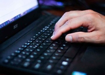 Consumidor deve tomar cuidado ao usar a internet para reclamar de empresas. Se a queixa for entendida como difamação, pena vai de nove meses a três anos de detenção -  (crédito: Pixabay/reprodução)