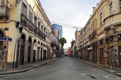 A Rua do Senado, no centro do Rio de Janeiro, conquistou um feito inédito ao ser reconhecida pela revista britânica “Time Out” como a mais “cool” (“legal”, em português) do mundo em 2025. 
 -  (crédito: - Reprodução do Flickr Briena matos)
