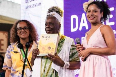 Simone Mota e a ilustradora Isabela Santos se inspiraram na infância da escritora Conceição Evaristo (ao centro) para criar o livro 'Nosso sol' -  (crédito: Hildemar Terceiro/divulgação)