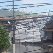 Tempestade derruba telhado e causa outros estragos em cidade na Grande BH  - CBMMG/Divulga&ccedil;&atilde;o