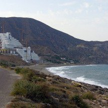 Hotel construído há duas décadas e nunca inaugurado vai ser demolido na Europa - Flickr - Untipografico