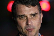 Aliados apontam evidências de que a candidatura de Flávio Bolsonaro não é para valer