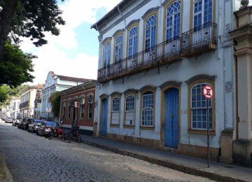 Incêndio atingiu restaurante no Centro Histórico de São João del-Rei (MG) -  (crédito: Corpo de Bombeiros/Reprodução)