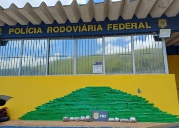 PRF apreende mais de 200 kg de maconha, skunk e haxixe na BR-381 e BR-262 em Minas -  (crédito: PRF/Reprodução)