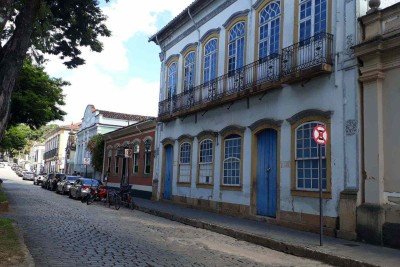 Incêndio atingiu restaurante no Centro Histórico de São João del-Rei (MG) -  (crédito: Corpo de Bombeiros/Reprodução)