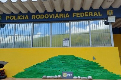 PRF apreende mais de 200 kg de maconha, skunk e haxixe na BR-381 e BR-262 em Minas -  (crédito: PRF/Reprodução)