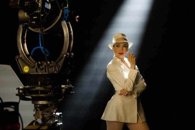 Jennifer Lopez é Ingrid Luna, editora de uma revista de moda que teme o próprio poder de sedução e a habilidade involuntária de Mulher-Aranha, na versão do diretor Bill Condon  -  (crédito: Paris Filmes/Divulgação)