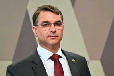 Flávio Bolsonaro (PL) tornou-se o principal nome da oposição no primeiro turno das eleições de 2026. -  (crédito: Evaristo Sá/AFP – 17/12/25)