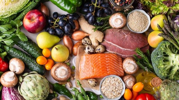A variedade de alimentos frescos comp&otilde;e a base da dieta mediterr&acirc;nea, reconhecida por seus benef&iacute;cios &agrave; sa&uacute;de mental e bem-estar -  (crédito: iStock)
