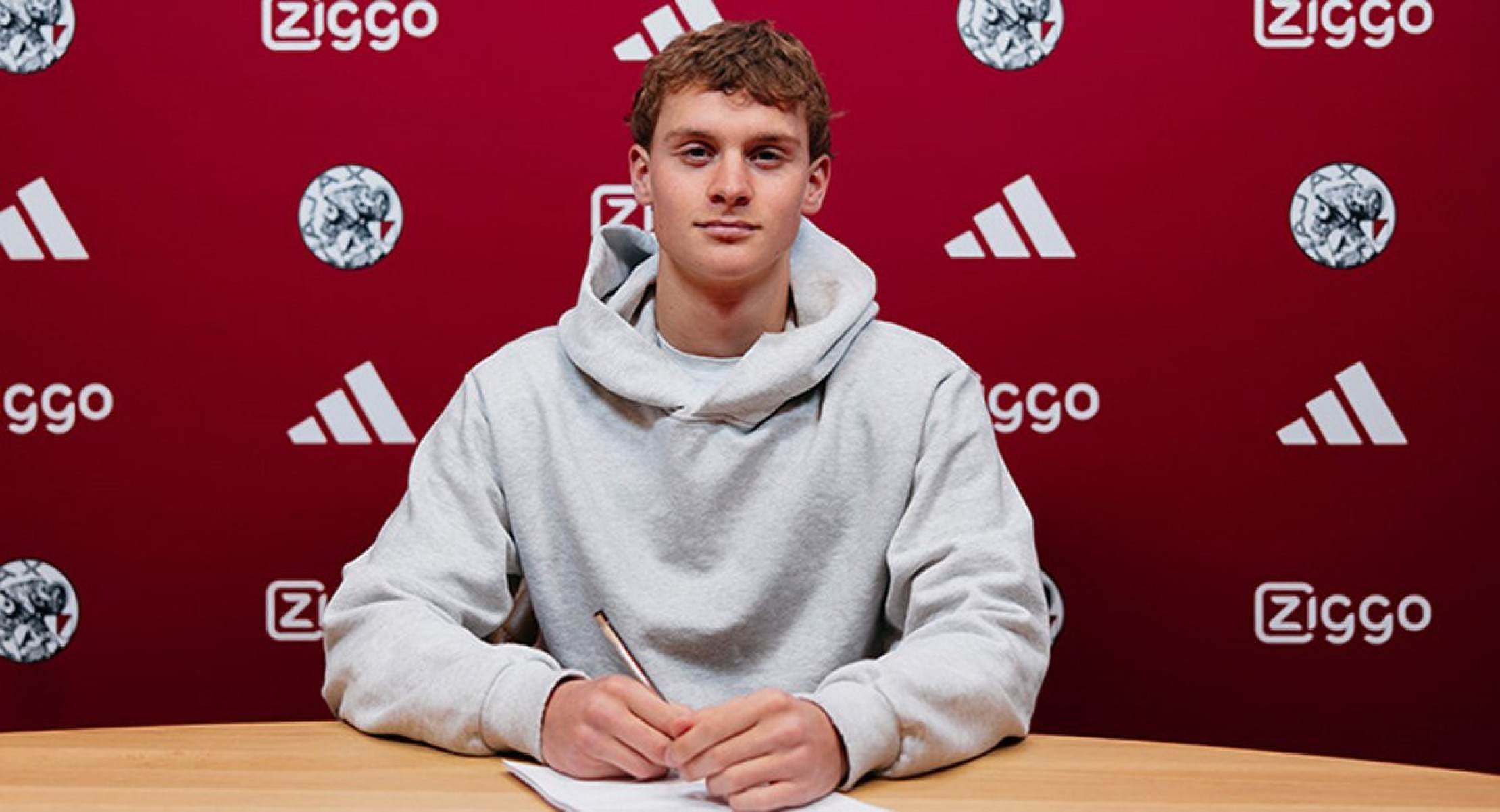 Time tetracampeão da Champions contrata promissor filho de lenda do futebol - No Ataque Internacional