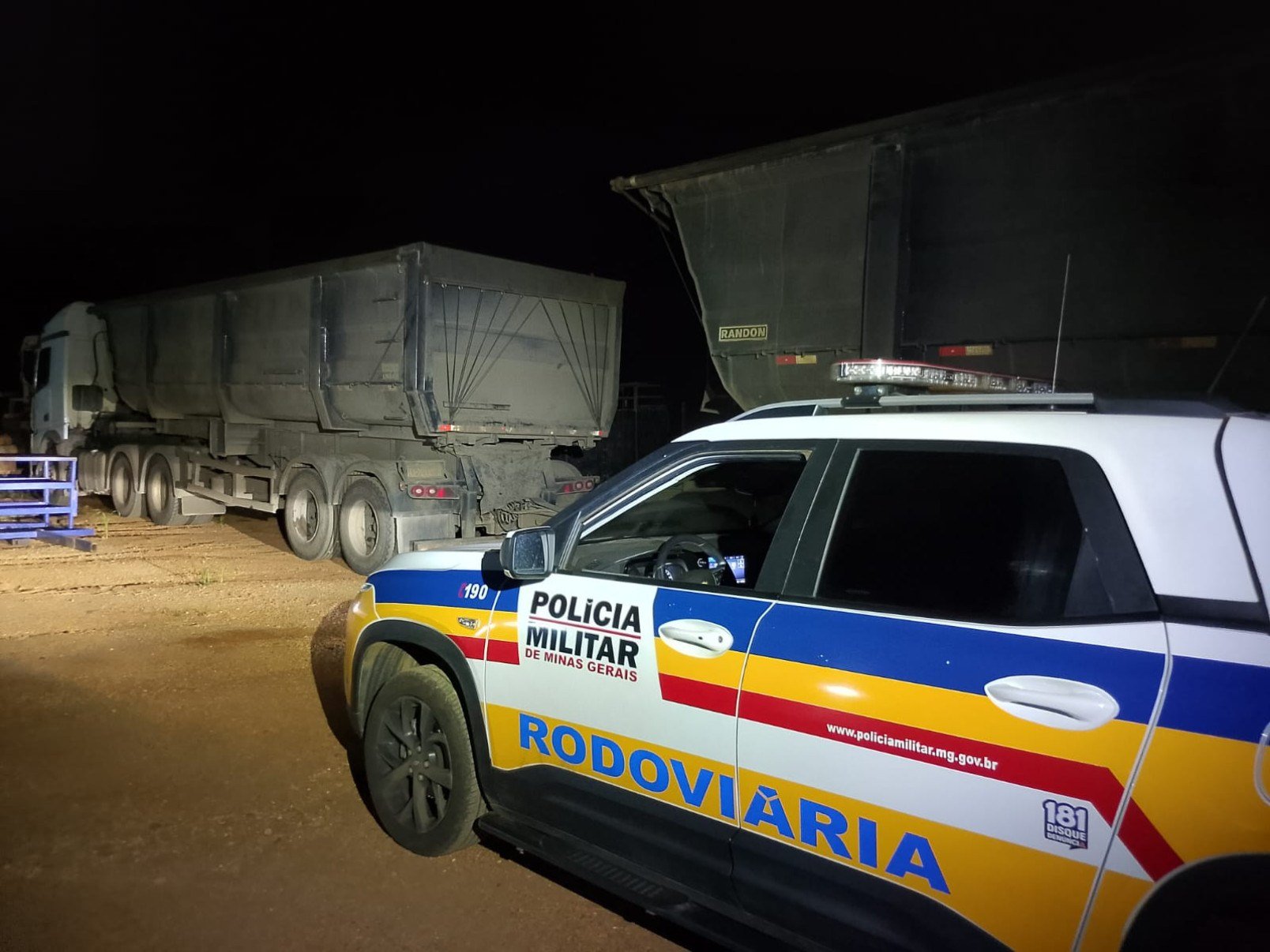 Homem apresenta documento de veículo de 2026, ainda indisponível, e é preso -  (crédito: DivulgaÃ§Ã£o/PMMG)