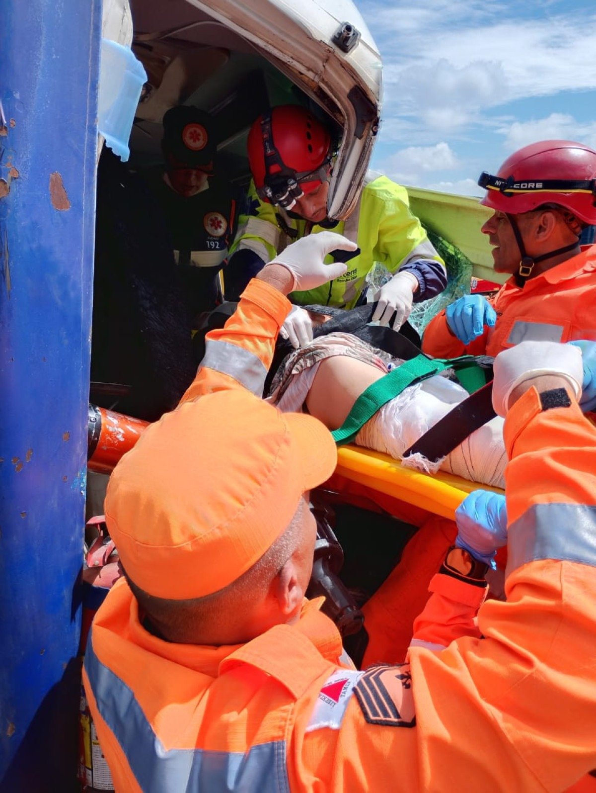 A v&iacute;tima presa &agrave;s ferragens estava em choque hipovol&ecirc;mico e foi resgatado pelos bombeiros