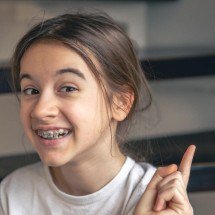 Qual é a melhor idade para iniciar um tratamento ortodôntico? - pvproductions/FreePik