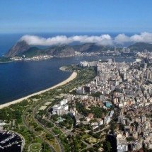 Brilho que não some: glitter do Carnaval ainda aparece nas praias meses depois da folia - Alicia Nijdam wikimedia commons 