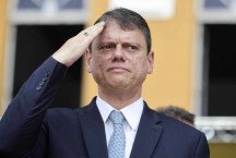 O conselho de lideranças do Centrão a Tarcísio de Freitas sobre Flávio