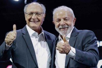 PSB, desconfiado, vai a Lula para defender que Alckmin seja vice de novo