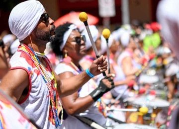 Batuque do Baianas Ozadas, bloco famoso do carnaval de BH, est&aacute; entre as atra&ccedil;&otilde;es da temporada pr&eacute;-foli&atilde; neste fim de semana -  (crédito: Leandro Couri/EM/D.A Press - 3/3/25)