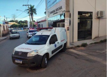 Ambulância da Prefeitura de São Joao da Ponte foi furtada em frente hospital de Brasília de Minas -  (crédito: PM/divulgação)