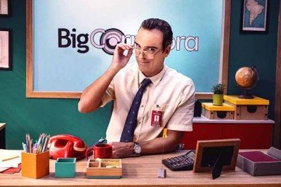 Tadeu Schmidt renovou seu contrato com a Globo até 2027 e segue firme como apresentador do Big Brother Brasil, que começou recentemente sua edição 26. E você sabe qual será o novo salário da fera? Veja com o Flipar! -  (crédito: Reprodução Globoplay)