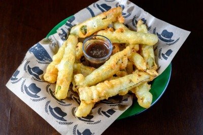 Tempurá de quiabo era um dos pratos clássicos do Chico Dedê -  (crédito: Paulo Colen/Divulgação)