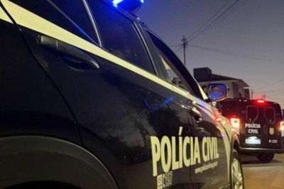 Policiais civis chegaram cedo ao apartamento do golpista que foi surpreendido -  (crédito: PCMG)