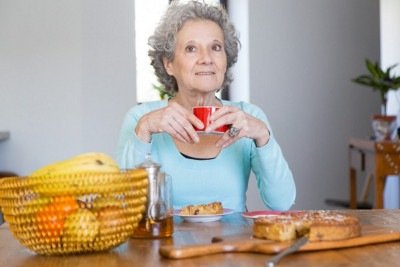 Dietas muito restritivas induzem à perda rápida de peso, mas boa parte dessa perda vem de massa muscular, o que compromete a saúde na menopausa e no climatério -  (crédito: Freepik)