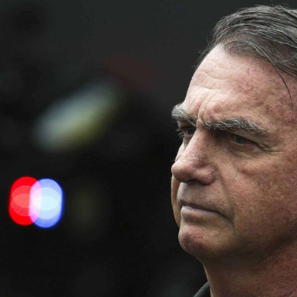 Bolsonaro tem alta e volta para prisão domiciliar após cirurgia no ombro