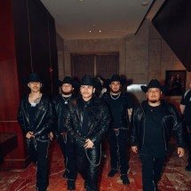 Fuerza Regida: trajetória, recordes e o impacto do álbum ‘111Xpantia’ em 2025 - Reprodução Instagram /@fuerzaregida