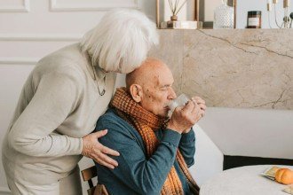 Como deixar sua casa mais segura para evitar quedas de idosos