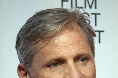Viggo Mortensen, que nasceu em 1958, em Nova Iorque, Estados Unidos, completou 67 anos no dia 20 de outubro de 2025. Reconhecido por sua intensidade e versatilidade, ele construiu uma carreira marcada por personagens memoráveis. -  (crédito: Wikimedia Commons / Domínio Público)