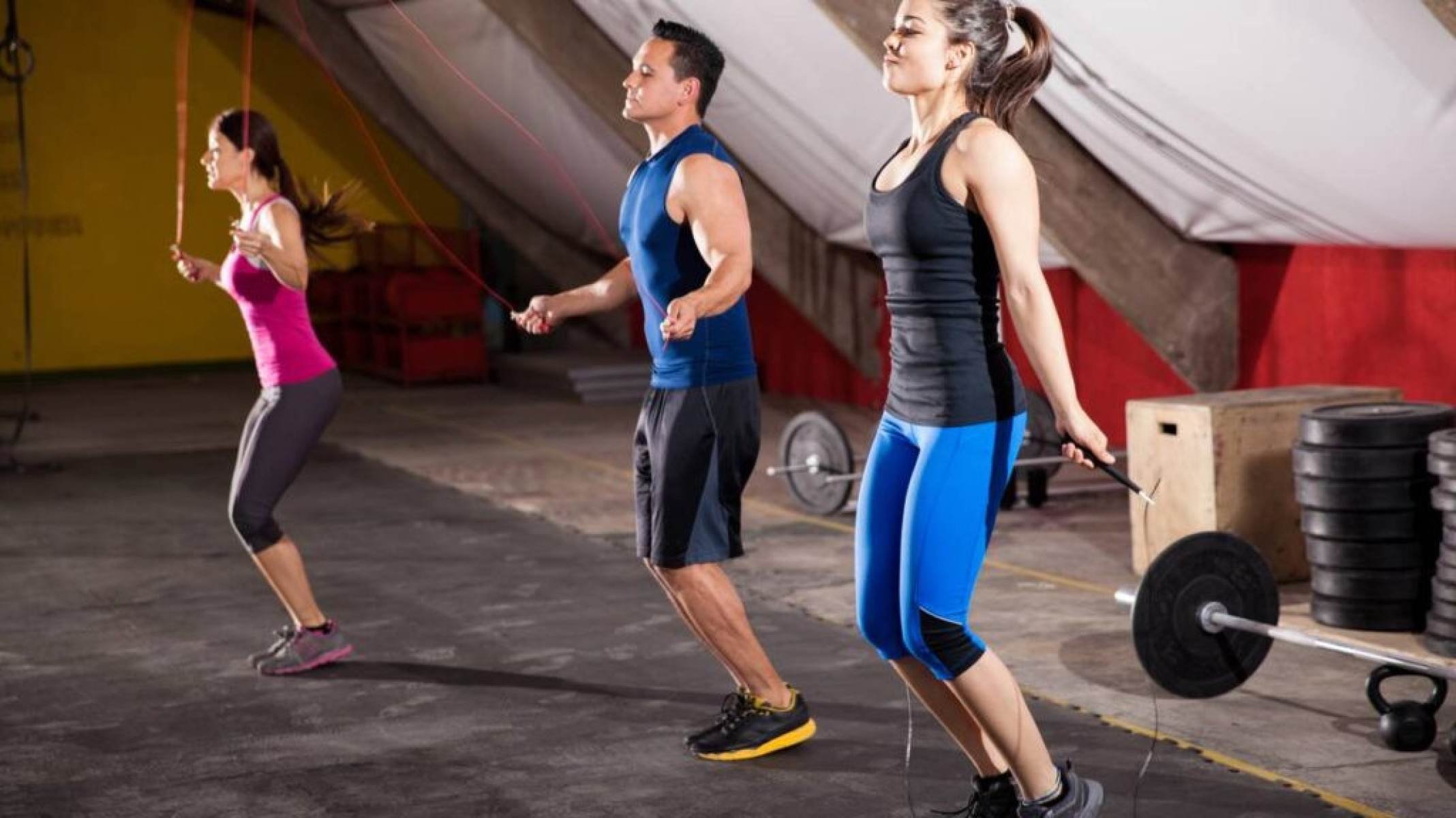 Pular corda: o exercício simples que traz grandes benefícios à saúde - Portal Giro 10